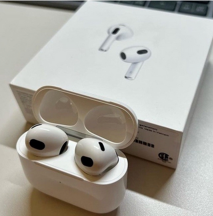 Apple OEM audífono AirPods con estuche de carga MagSafe (3ª gen)