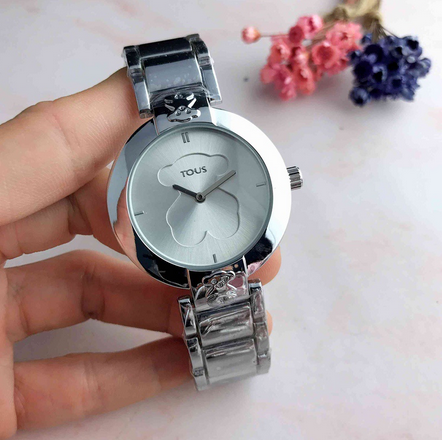 Reloj TOUS para mujer de la colección Mimic fabricado en acero inoxidable  plateado. Estamos ante un reloj de diseño atractivo y original compuesto  por caja plateada de 36mm de diámetro con esfera